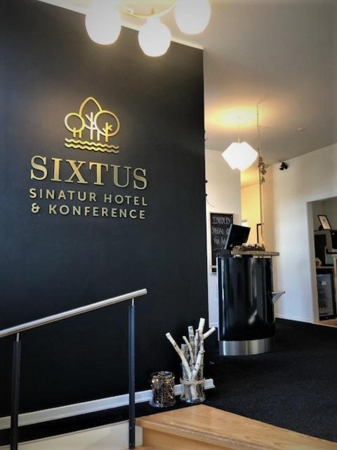 Sixtus Sinatur Hotel & Konference Миделфарт Екстериор снимка